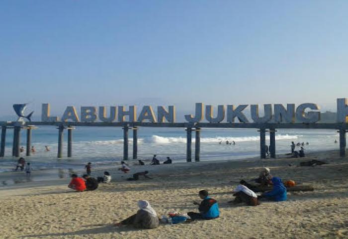 Liburan ke Lampung, Jangan Lupa Mampir ke Pantai Labuhan Jukung Krui